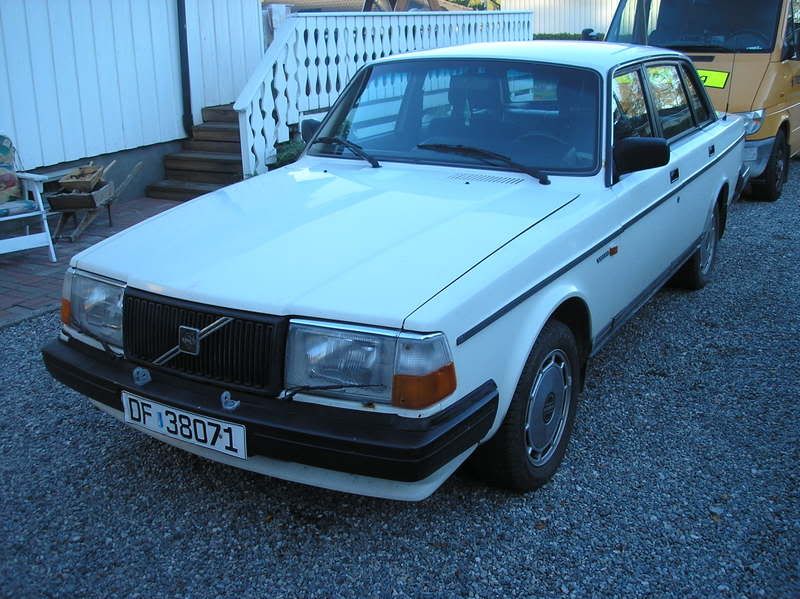 Volvo240.jpg