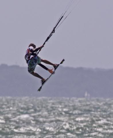 IMAGE: http://i133.photobucket.com/albums/q54/maypole_photos/kitesurf2.jpg