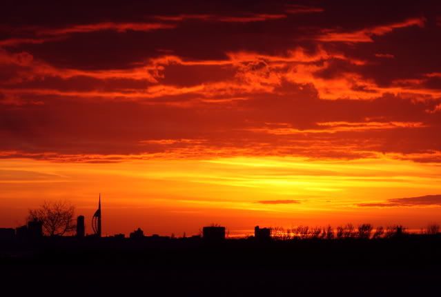 IMAGE: http://i133.photobucket.com/albums/q54/maypole_photos/sundaysunset4.jpg