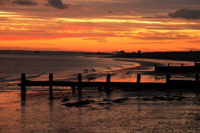 IMAGE: http://i133.photobucket.com/albums/q54/maypole_photos/sunset2.jpg