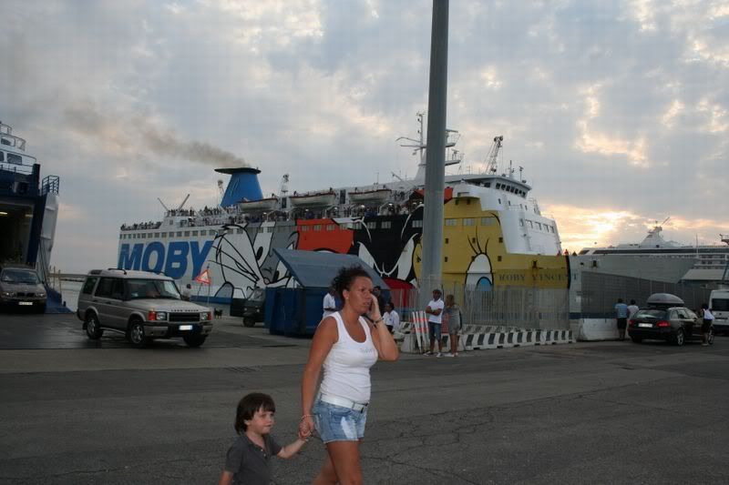 http://i133.photobucket.com/albums/q61/lufthansa747/moby/24.jpg