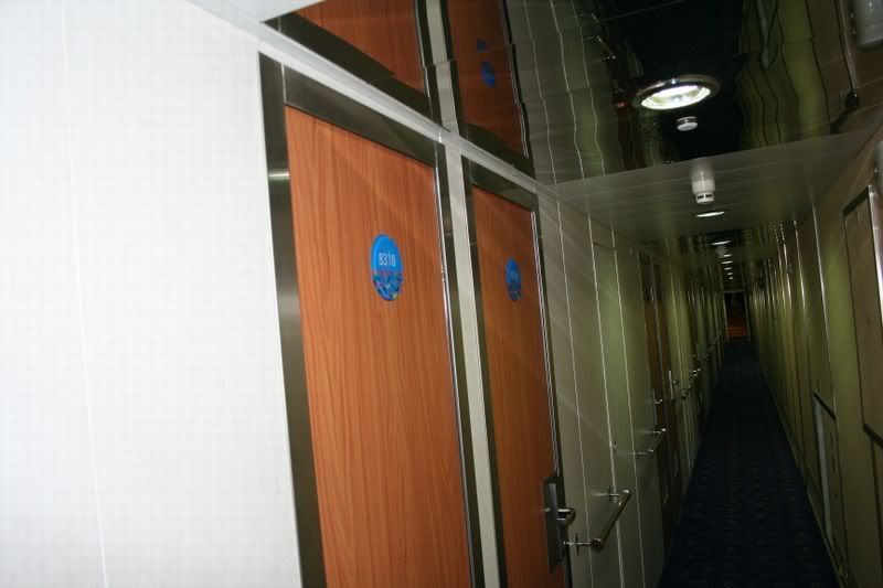 http://i133.photobucket.com/albums/q61/lufthansa747/moby/40.jpg