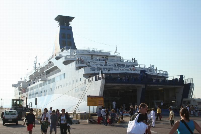 http://i133.photobucket.com/albums/q61/lufthansa747/moby/64.jpg