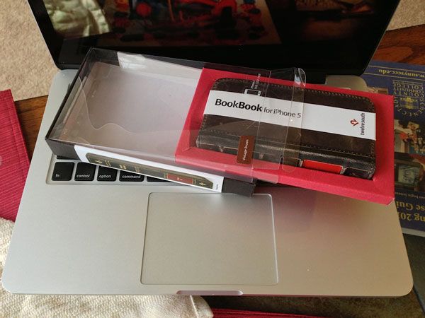 BookBook for iPhone 5