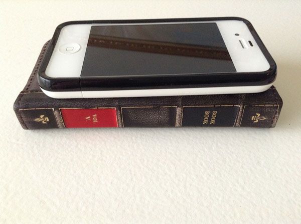 BookBook for iPhone 5