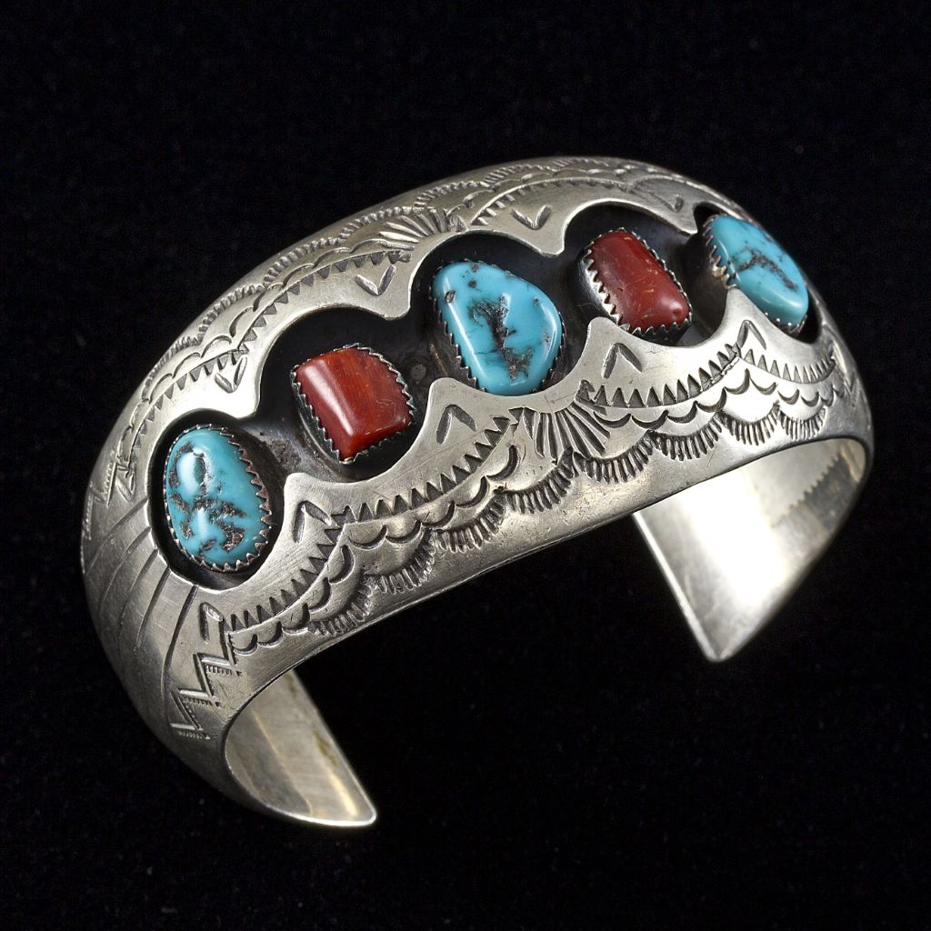 IMAGE: http://i133.photobucket.com/albums/q64/yitzachm/Bracelet-191FD.jpg