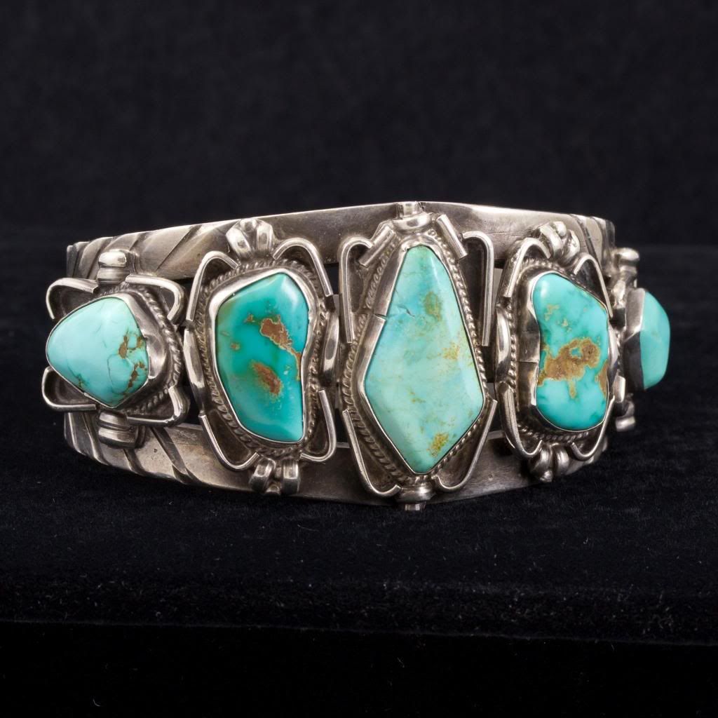 IMAGE: http://i133.photobucket.com/albums/q64/yitzachm/Bracelet_o.jpg