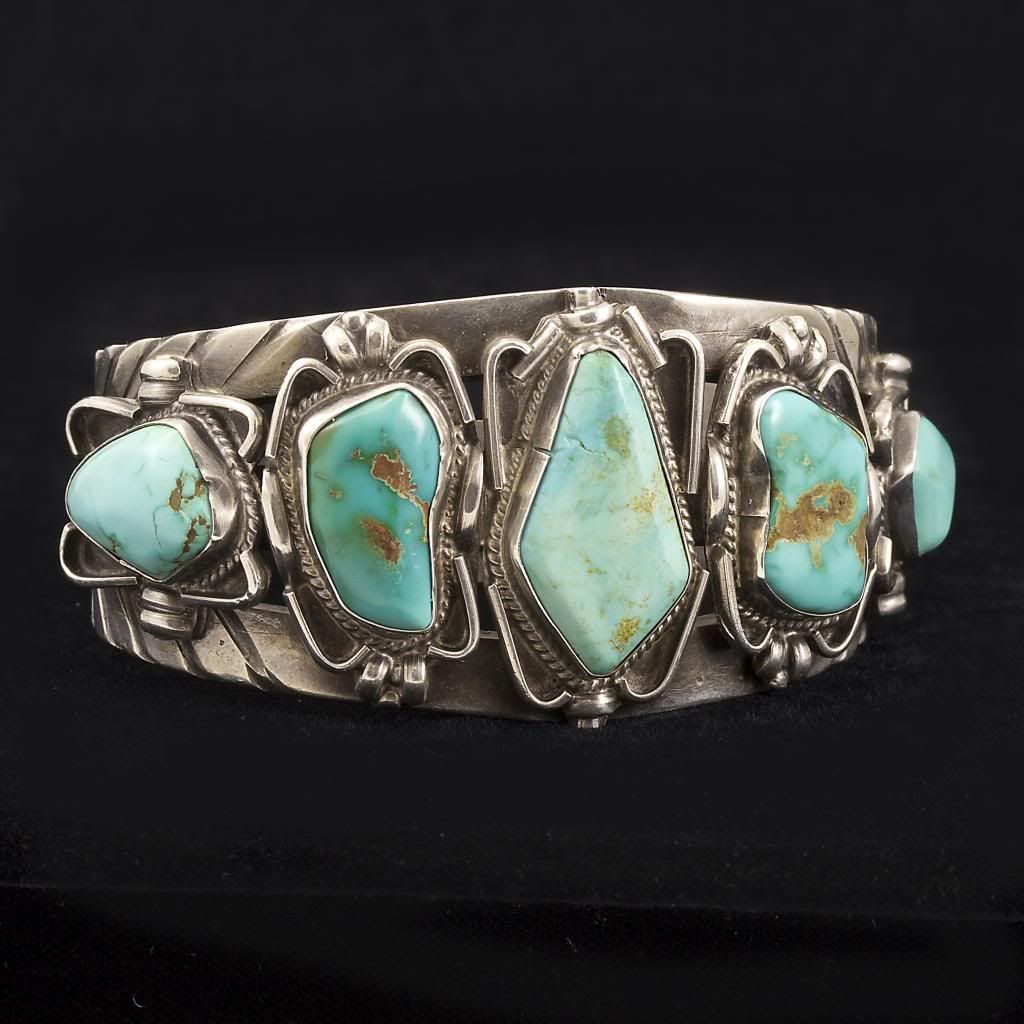 IMAGE: http://i133.photobucket.com/albums/q64/yitzachm/IMG_8819USM.jpg