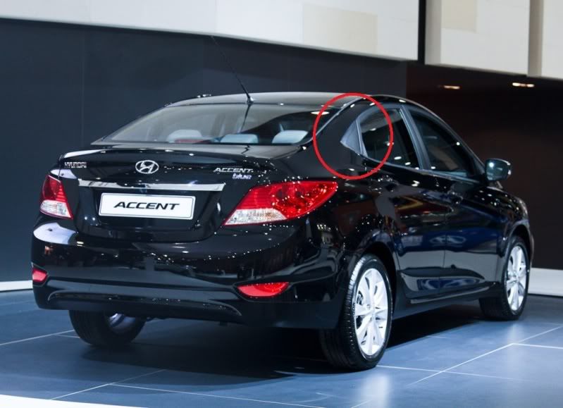 2012-Hyundai-Accent-sedan-2.jpg