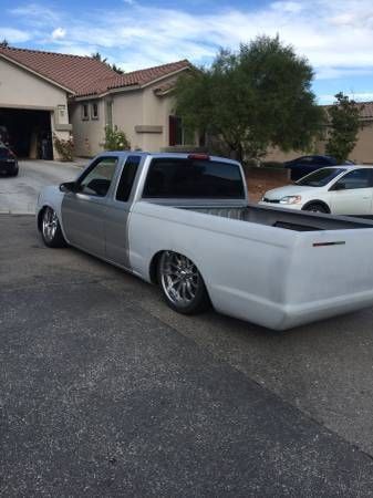 Throwing dirt into a running nissan hardbody #5