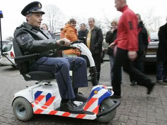 http://i133.photobucket.com/albums/q71/nulvijftig/1981185064_1999998658_scoot.jpg