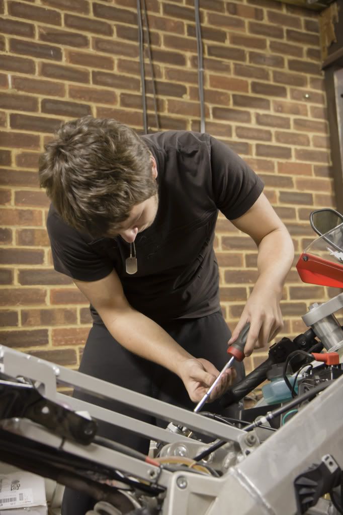 IMAGE: http://i133.photobucket.com/albums/q77/Road_Rebel/IMG_2005_1.jpg