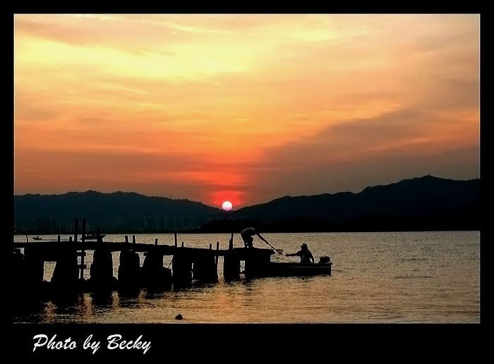 http://i133.photobucket.com/albums/q77/becklly/DSC_82004.jpg?t=1189093860